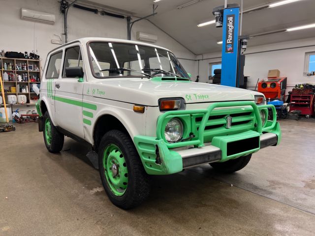 Lada Niva - Saint Tropez   4X4 - 1.6MT