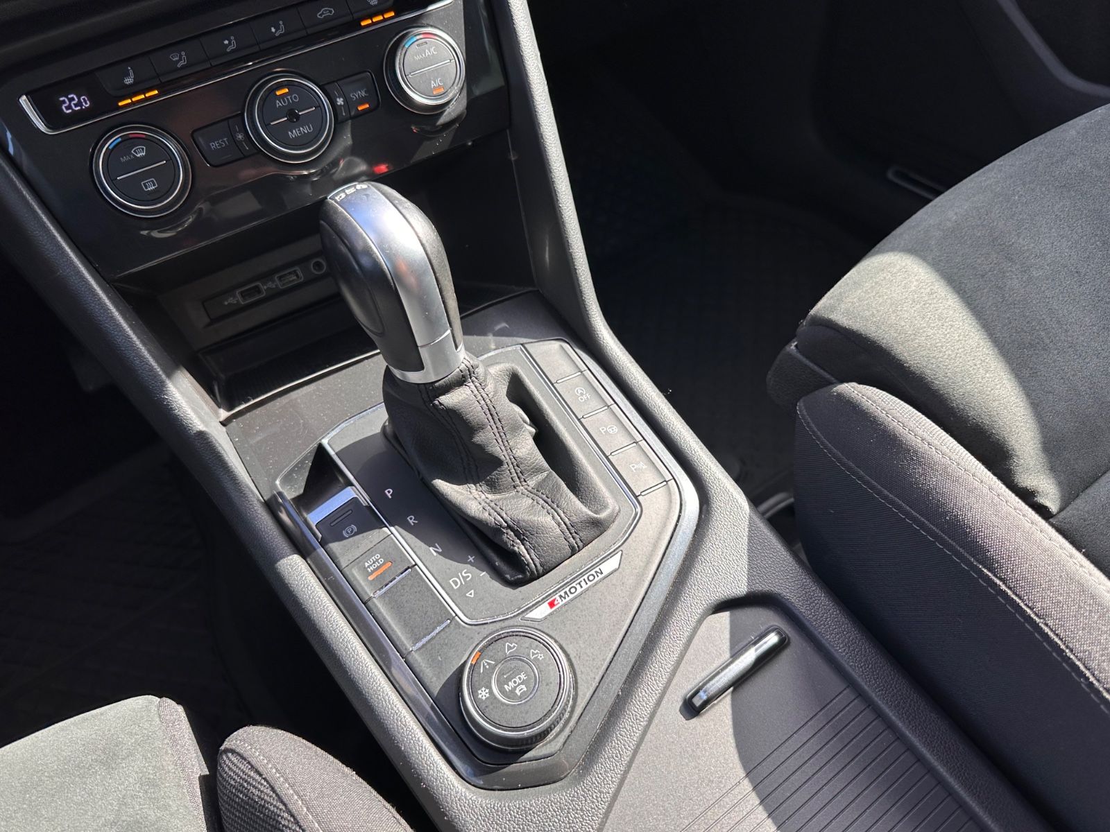 Fahrzeugabbildung Volkswagen Tiguan 2.0 TDI 4M Highline DSG AHK/HUD/Navi/LED