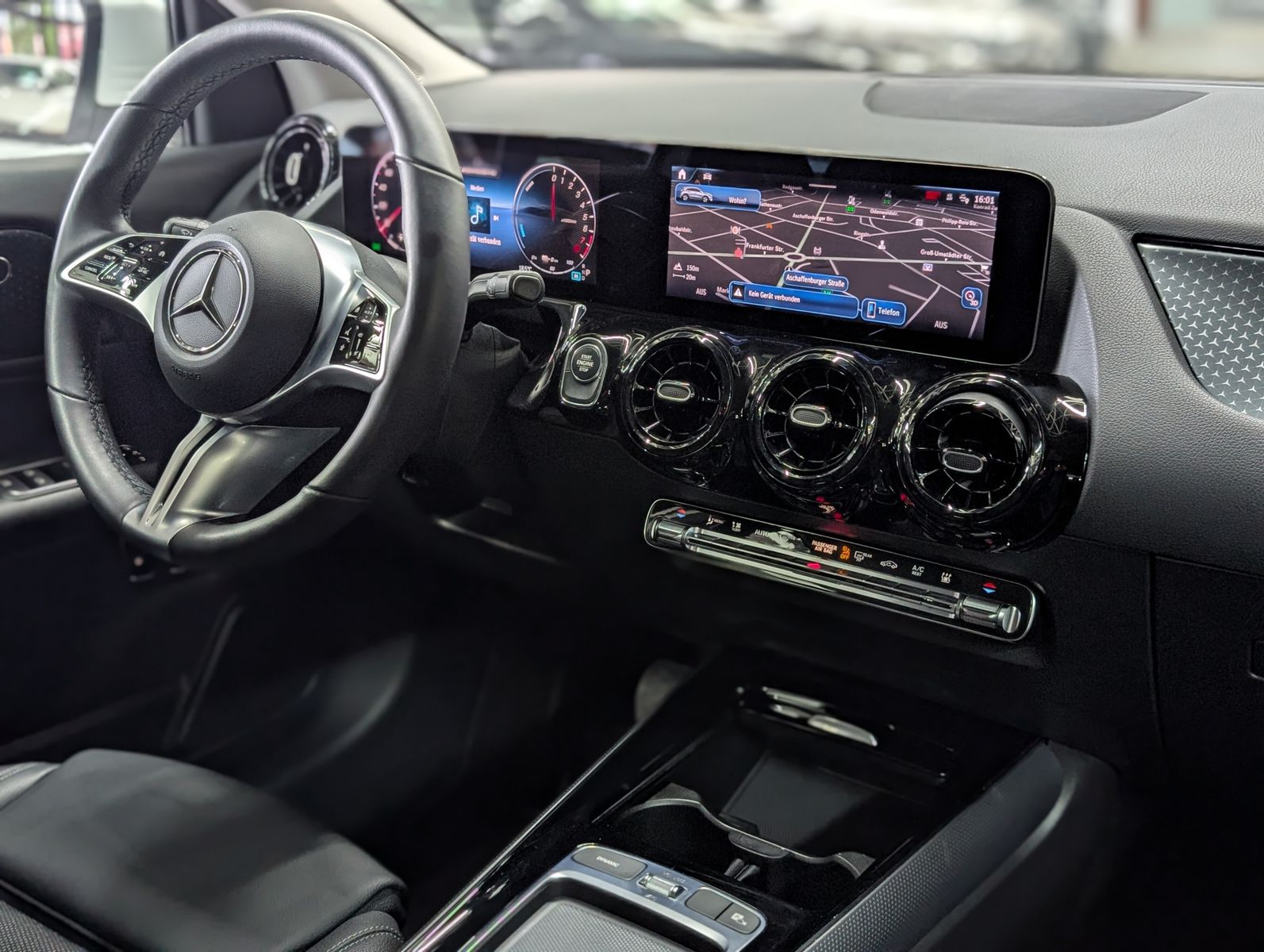 Fahrzeugabbildung Mercedes-Benz GLA 250 e LED LEDER AHK SHZ MFL VIRT KAM WinterP