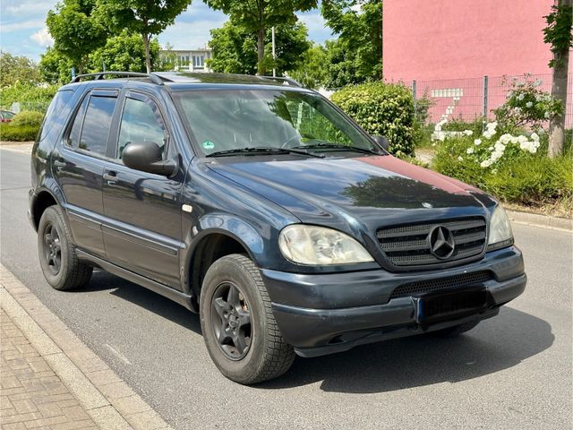 Mercedes-Benz ML 320 V6 Automatik Leder / Klima / ESHD/ AHK