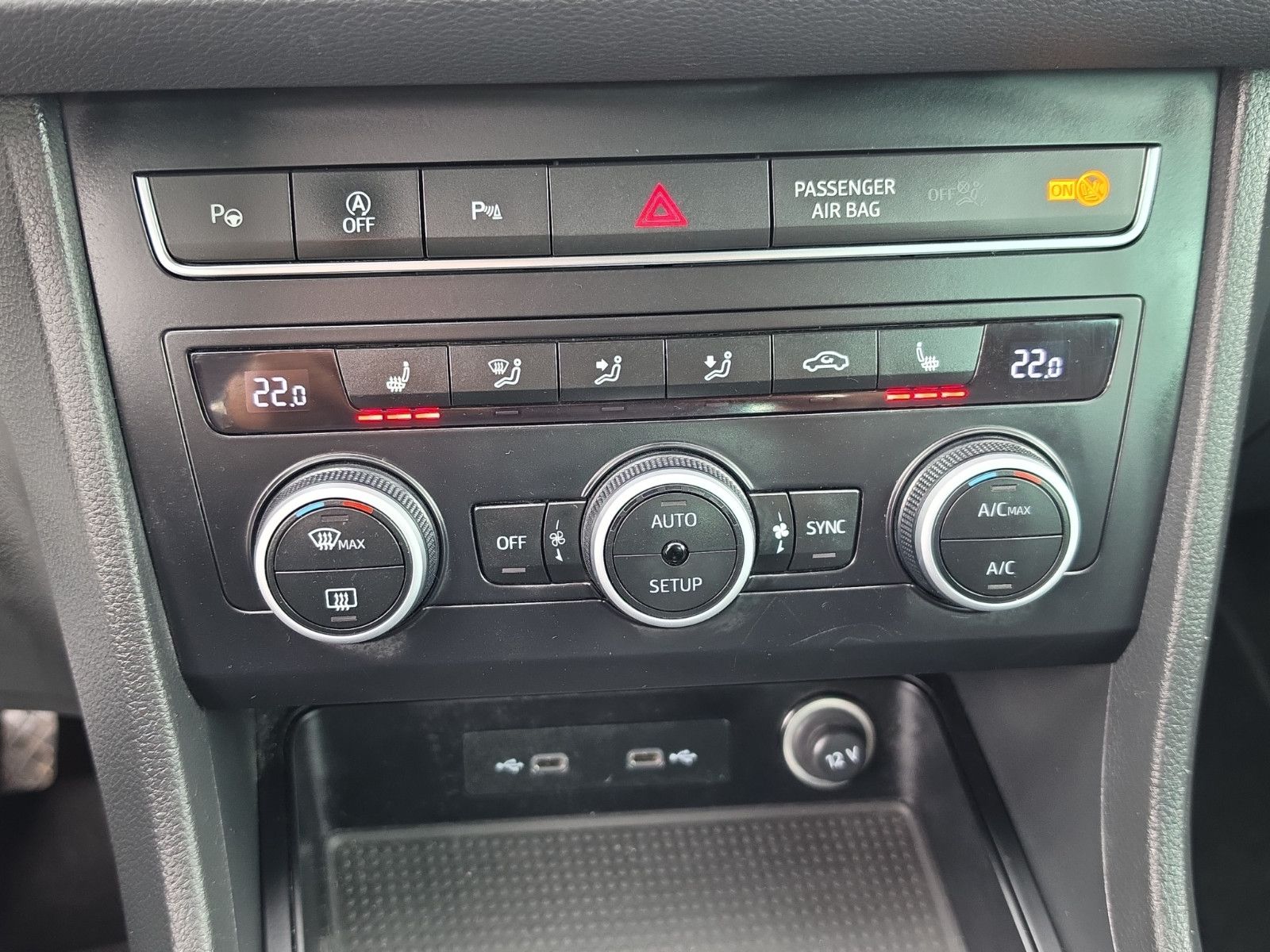 Fahrzeugabbildung SEAT Ateca Style Apple CarPlay LED
