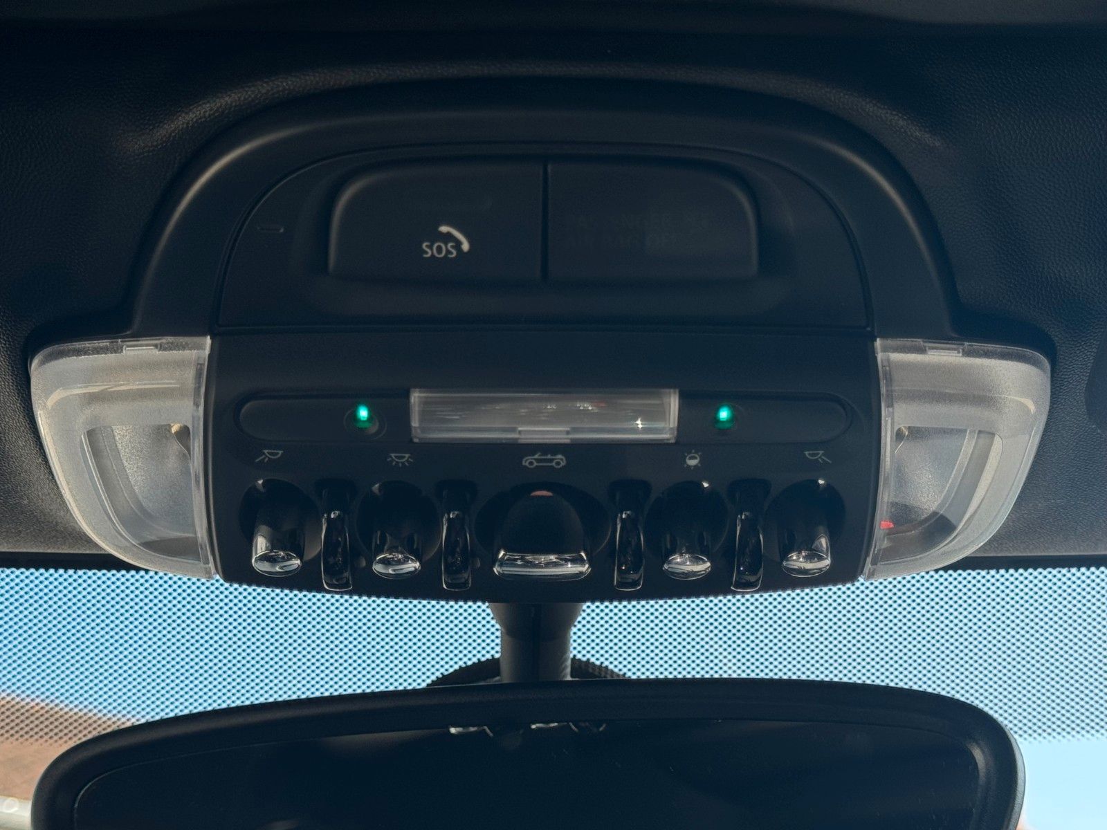 Fahrzeugabbildung MINI Cooper Cabrio Autom. Essential Trim Temp PDC SHZ