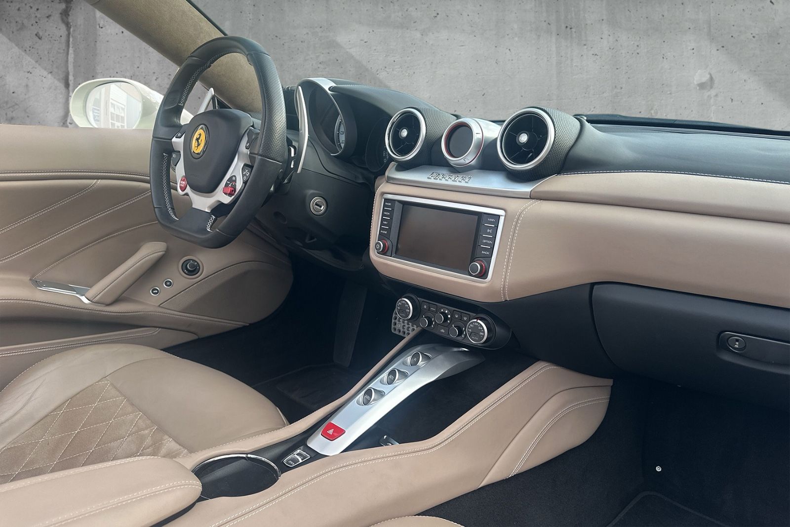 Fahrzeugabbildung Ferrari California T*BiColor*Dt Auto*Diamond Stitching