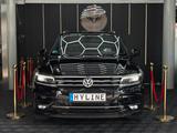 Volkswagen TIGUAN R LINE 4MOTION LEDER MEMORY SHZ HUD - Volkswagen Tiguan: Schwarz