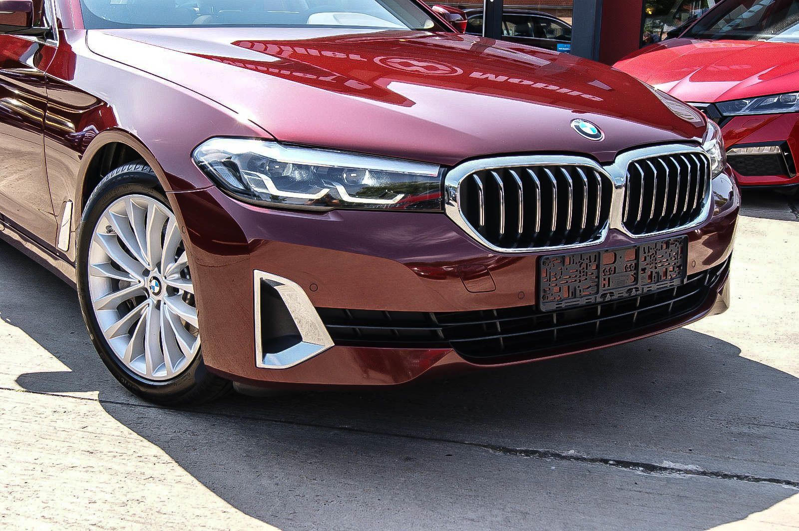 Fahrzeugabbildung BMW 530 d Touring H&K SOUND PANORAMA AVENTURINROT 3