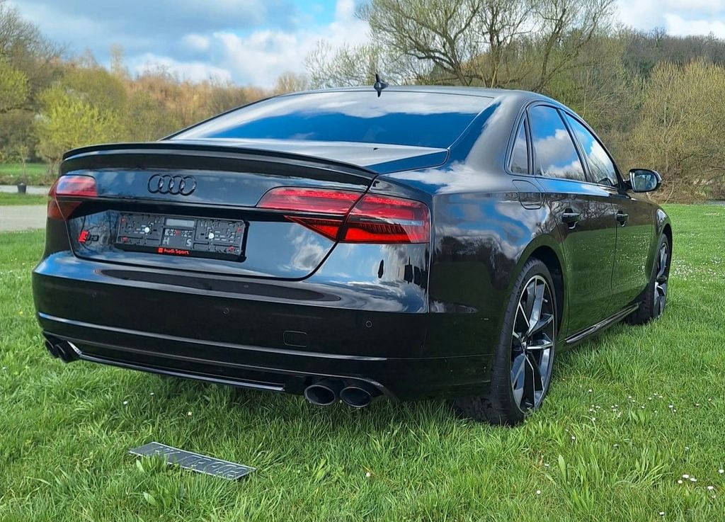 Audi S8