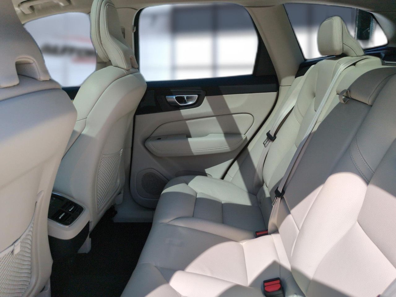 Volvo XC 60 Ultimate Dark AWD foto 18