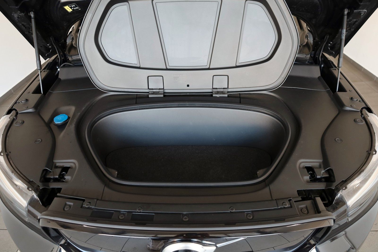 Fahrzeugabbildung Volvo XC40 Plus Recharge,T.Leder,Navi,LED,Kamera,SH