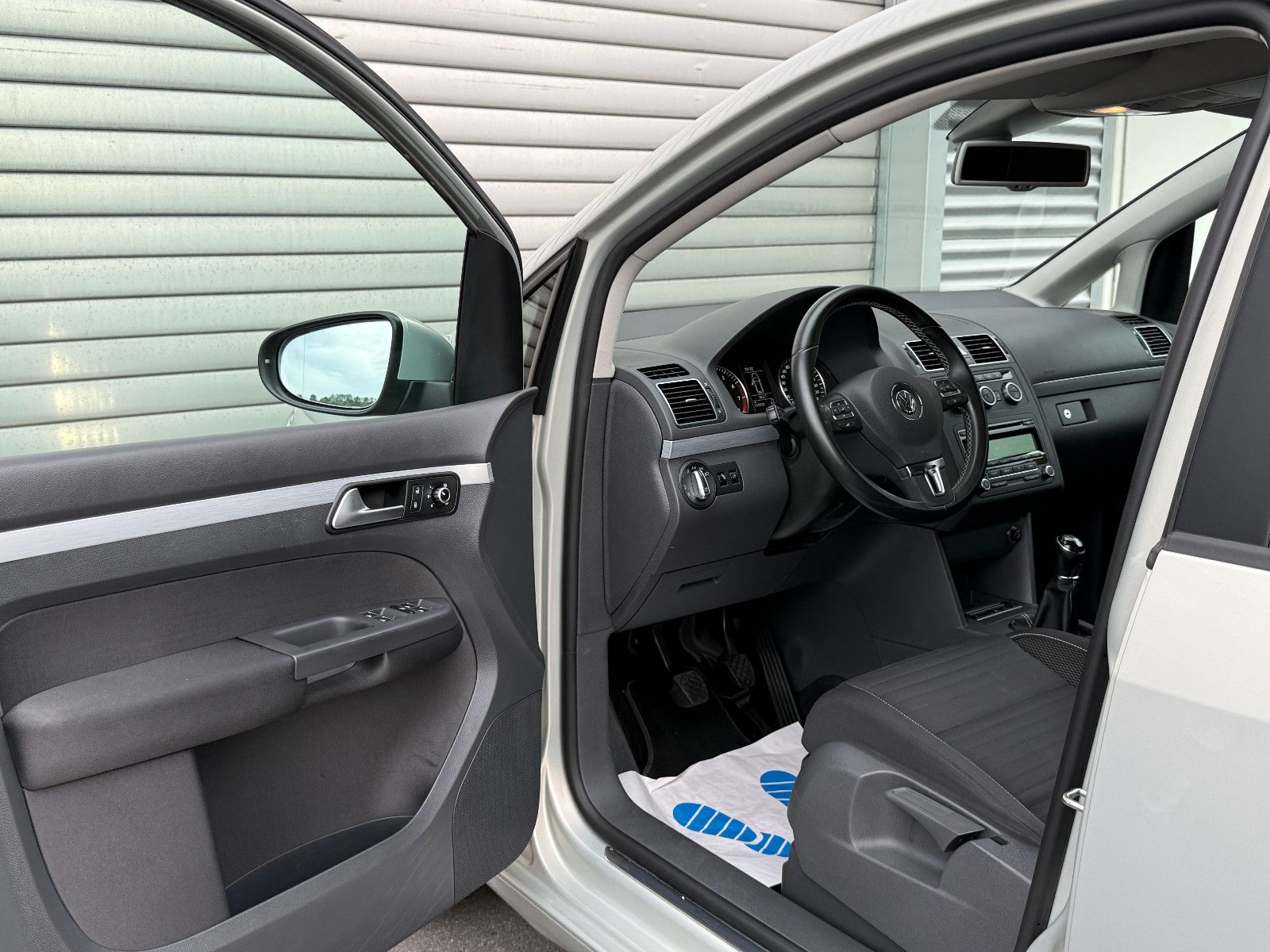 Fahrzeugabbildung Volkswagen Touran Cup 1.2 TSI 7-Sitzer Bi-Xenon GRA SHZ PDC