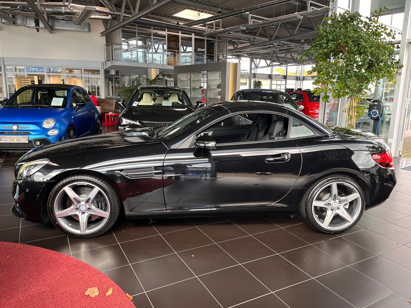 Fahrzeugabbildung Mercedes-Benz SLC 300 AMG-LINE KLIMA LED NAVI ALU AIRSCRAF