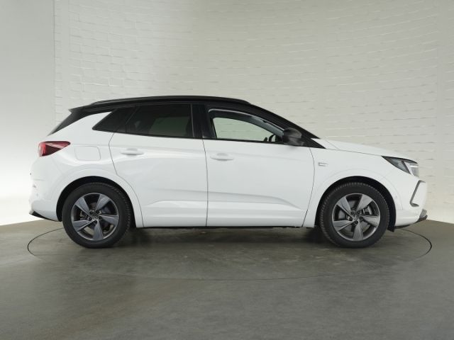 Grandland GSe PHEV 4X4 AUTOMATIK+AHK+NAVI+360 GR