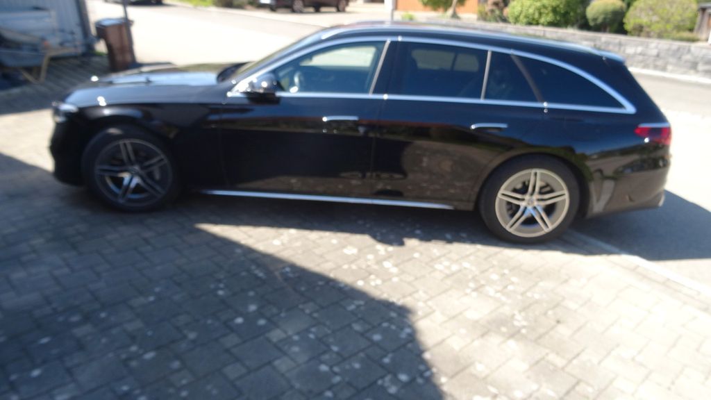 Image of Mercedes-Benz E 300