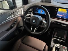 Fahrzeugabbildung BMW 218i Active Tourer M Sport--ACC/Travel/Pano/Head