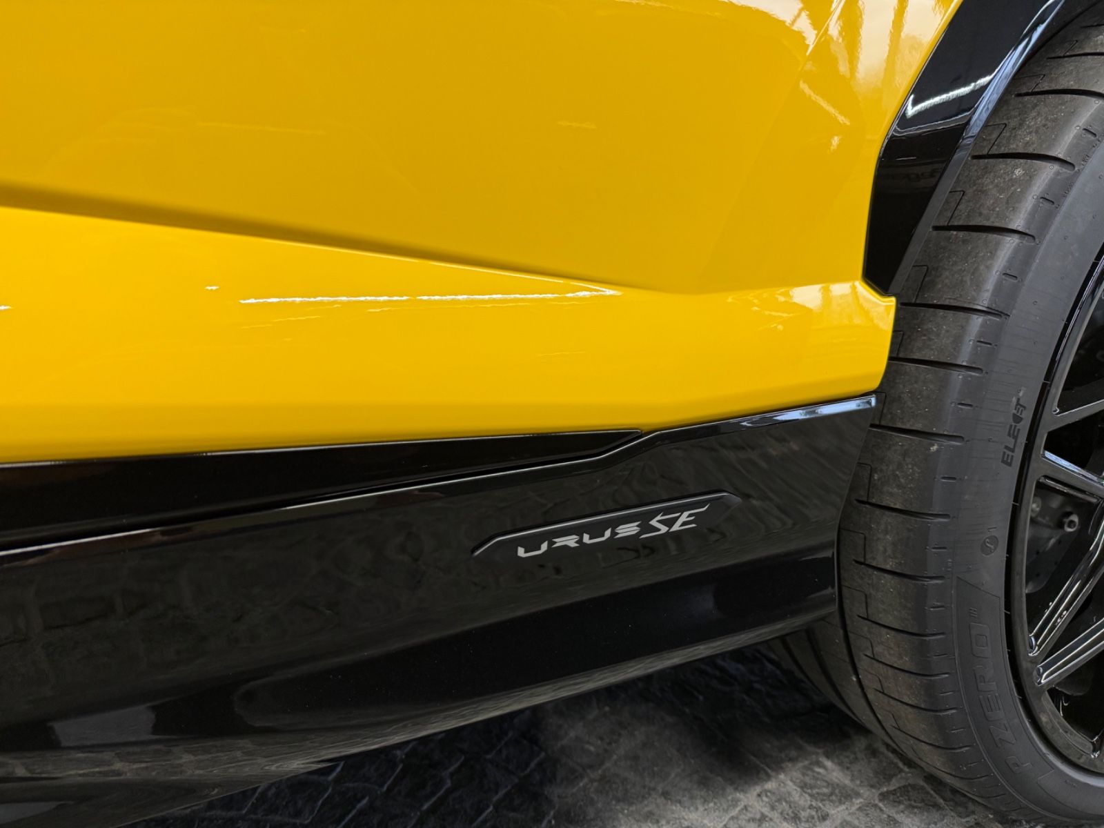 LAMBORGHINI Urus - 8