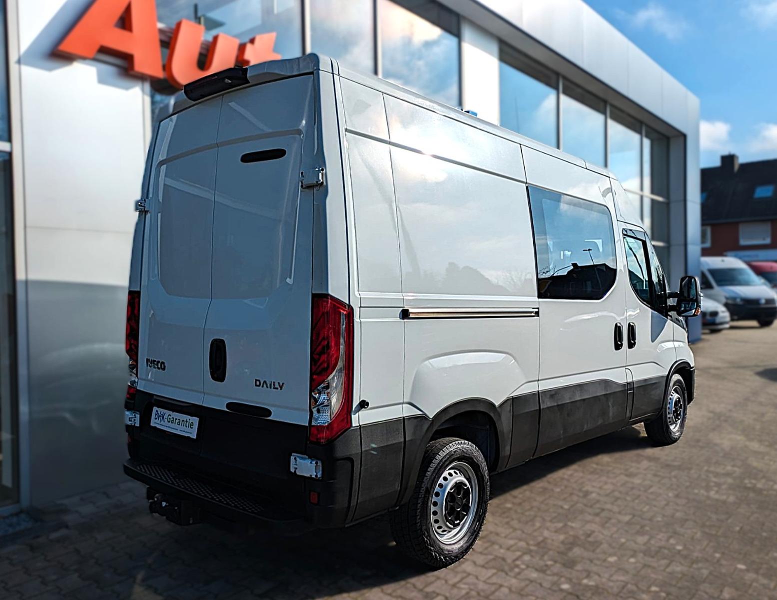 Iveco Daily DOKA KASTEN 6 SITZE KLIMA NAVI STANDH. CAM