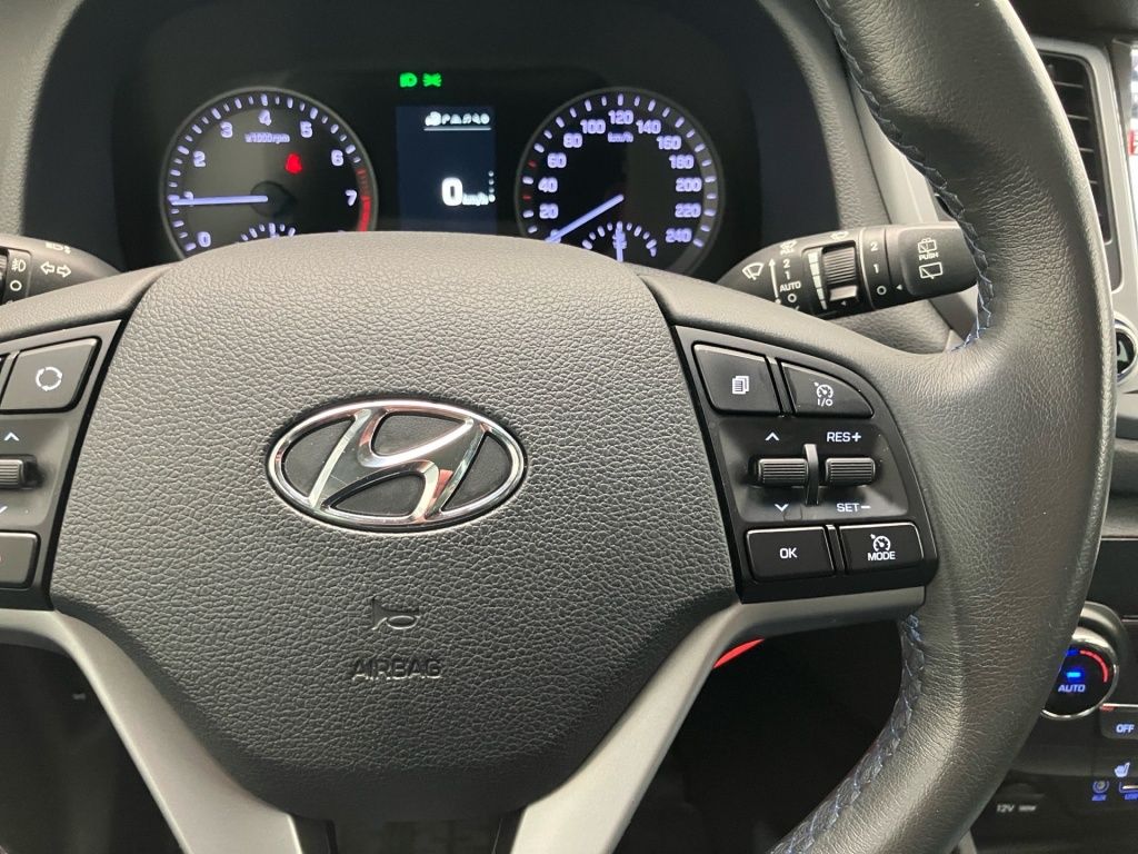 Fahrzeugabbildung Hyundai Tucson 1.6 Trend 2WD 2xKlima 4xSHZ Facelift Kam.