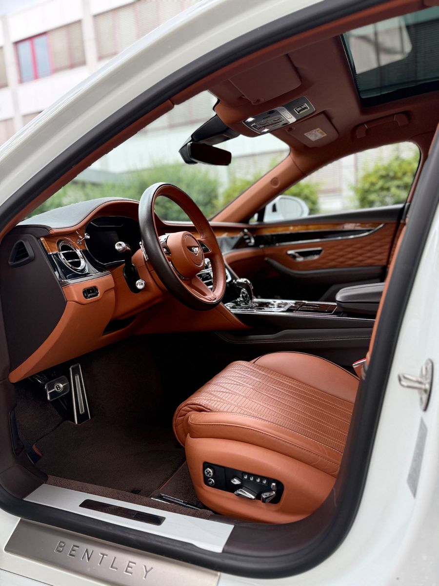 Bentley Flying Spur V8 Naim VOLL EXCLUSIV INDIVIDUAL foto 14