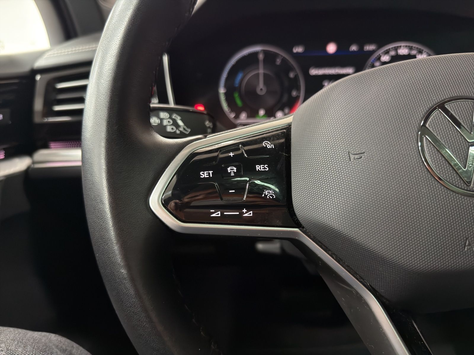 Volkswagen Touareg 3.0 eHybrid AHK Pano Matrix LM 21 360° foto 24