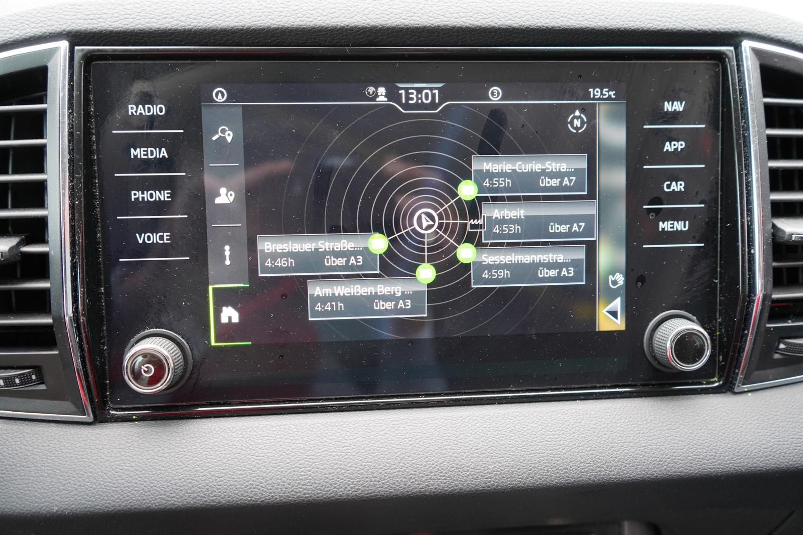 Skoda Karoq 1.5 TSI Tour DSG LED Navi Kamera PDC DAB