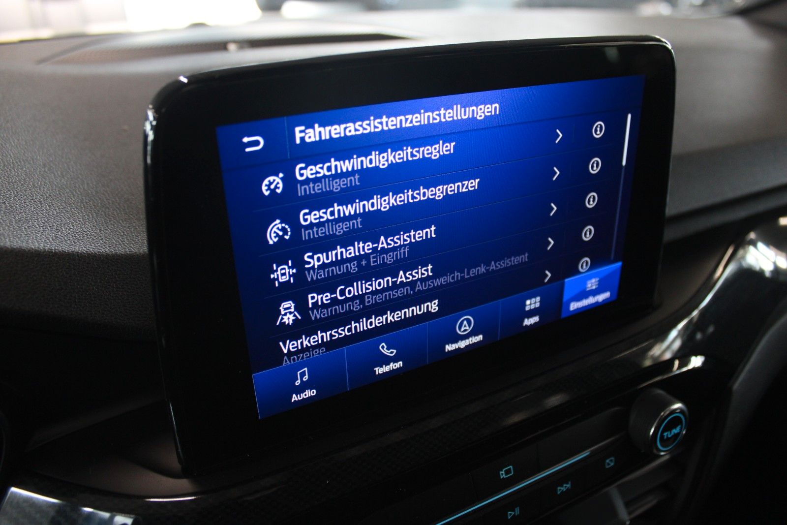 Fahrzeugabbildung Ford Kuga ST-Line X Aut. AWD LED AHK ACC HUD WinterP