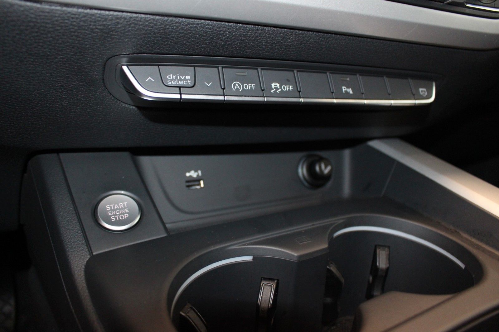 Fahrzeugabbildung Audi A4 40 TDI S tronic  Avant*Kamera*Navi*Ambiente.