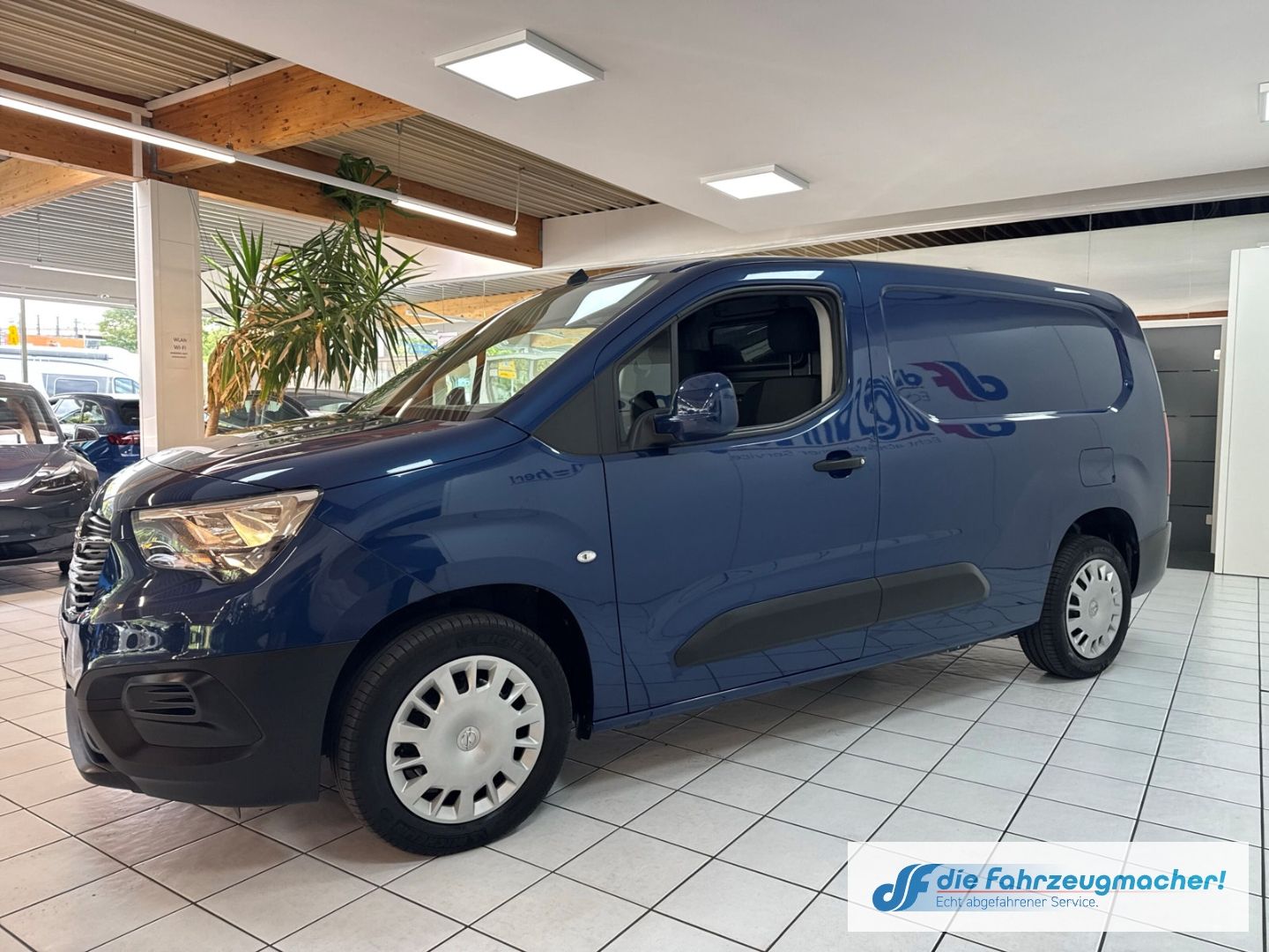 Fahrzeugabbildung Opel Combo E Cargo Maxi Edition L2 XL 1.5D Klima EU6d