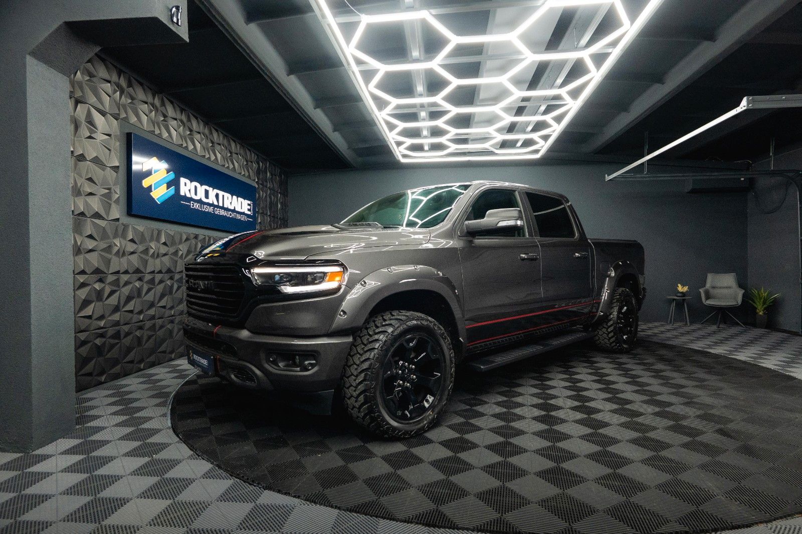Fahrzeugabbildung Dodge RAM 5.7 V8 HEMI 4x4 OFFROAD Night-Paket *LED*19%