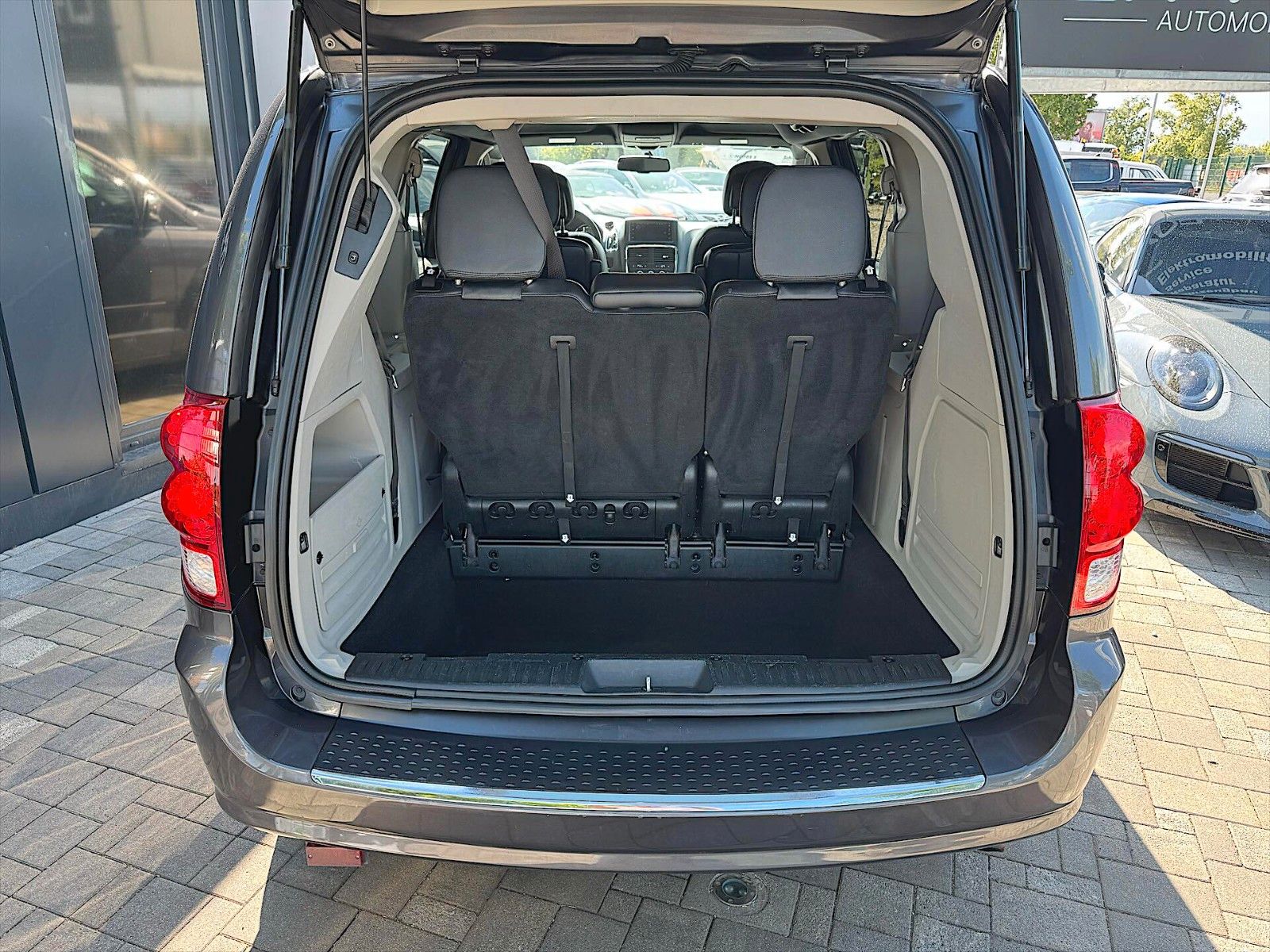 Fahrzeugabbildung Dodge Grand Caravan 3.6 V6 *7 Sitze*Kamera*CarPlay*