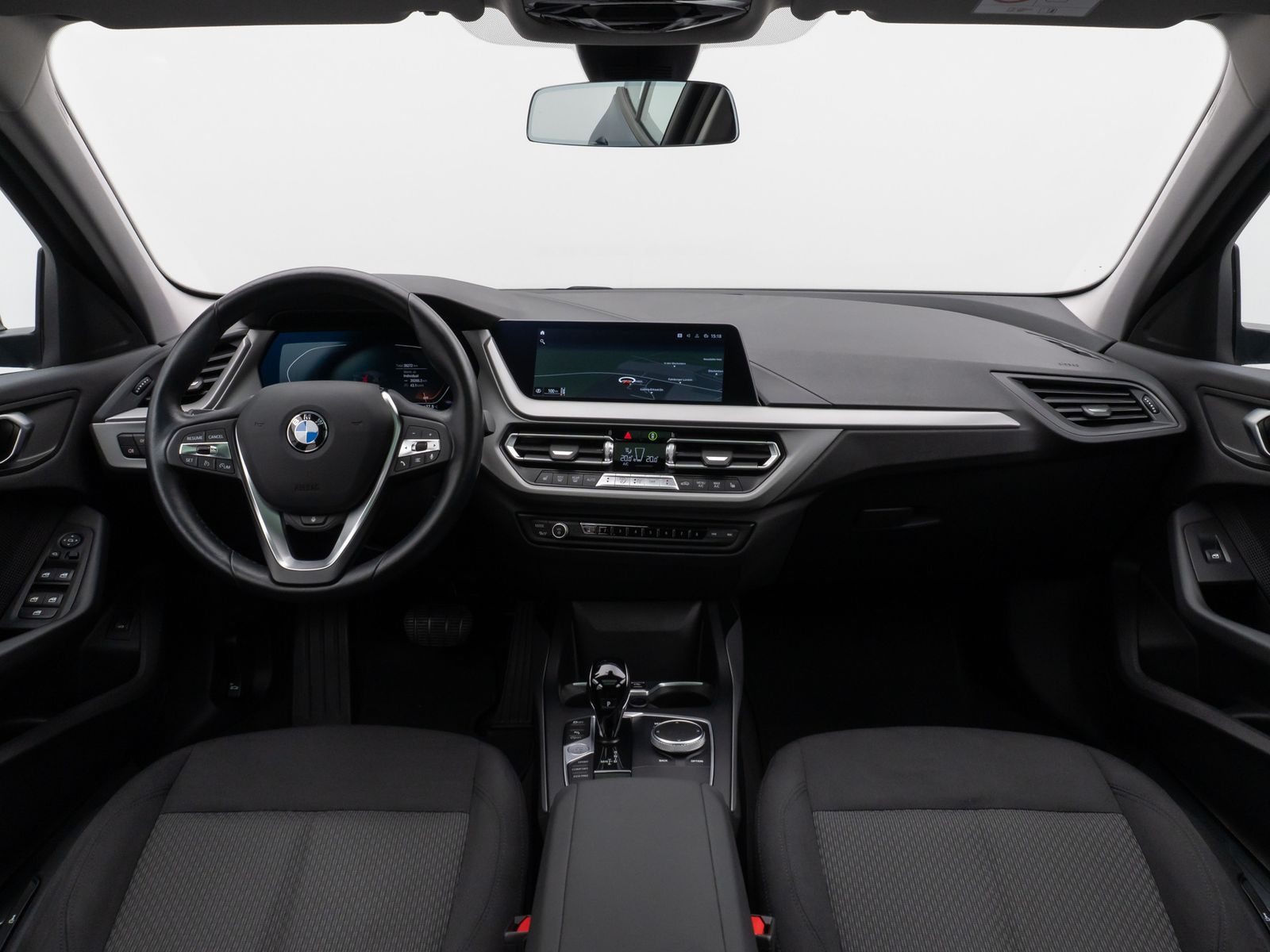 Fahrzeugabbildung BMW 118i Panorama DAB CockPitPro Lenkrhzg PDC LED