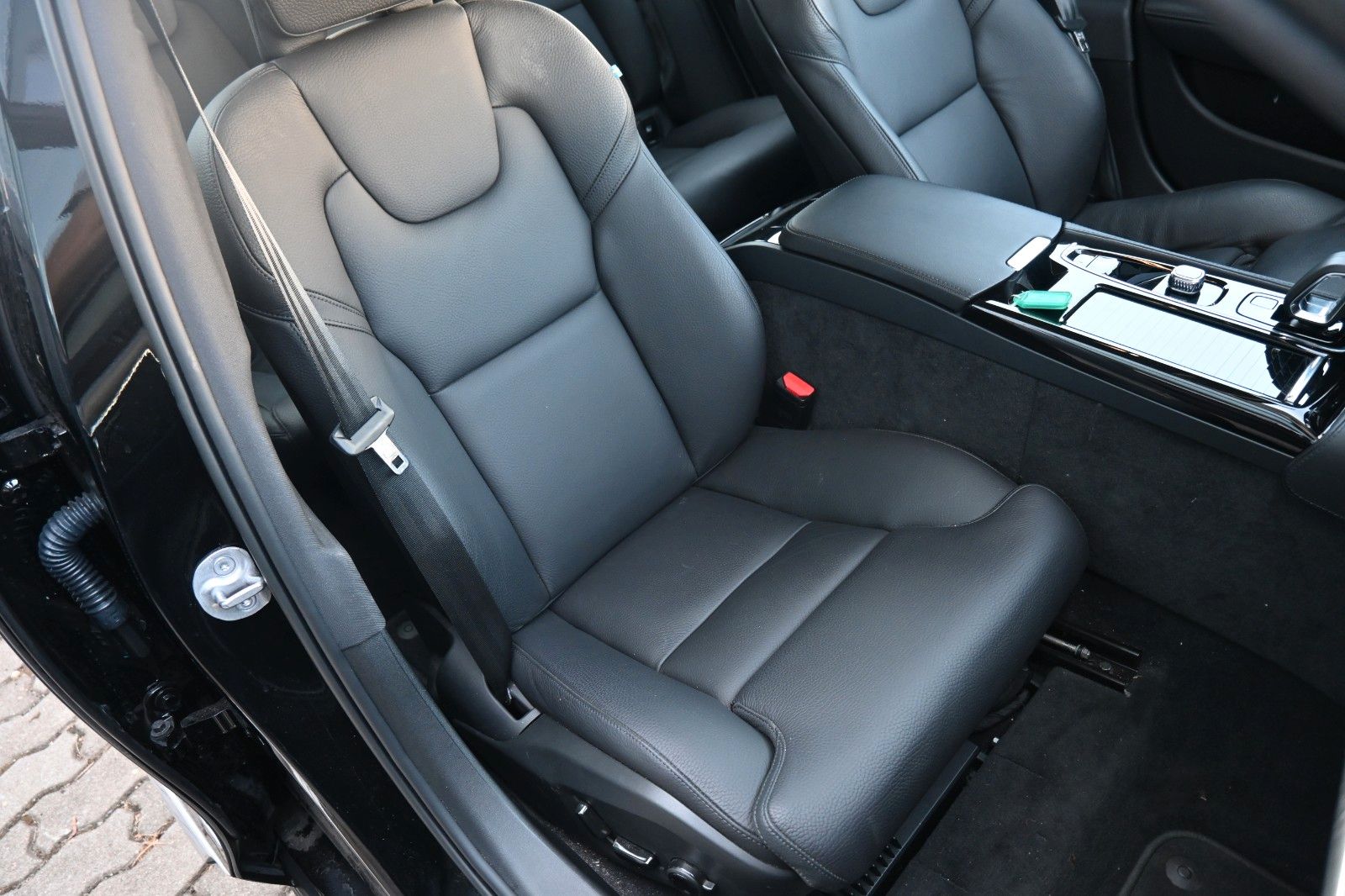 Fahrzeugabbildung Volvo V90 T6 PHEV AWD  Core Bright*AHK*Voll LED*Alarm*