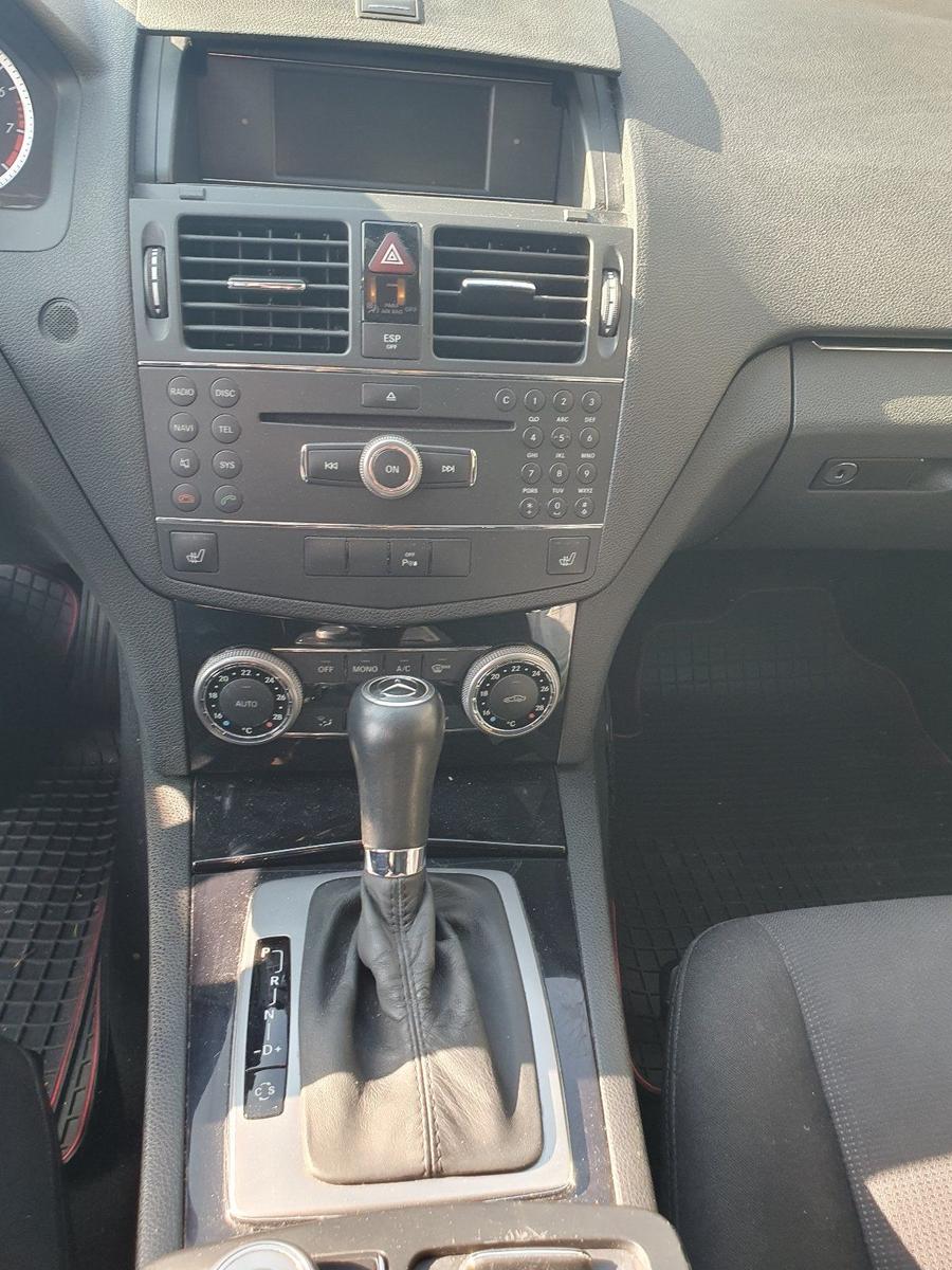Mercedes-Benz C200 2009 — photo 13
