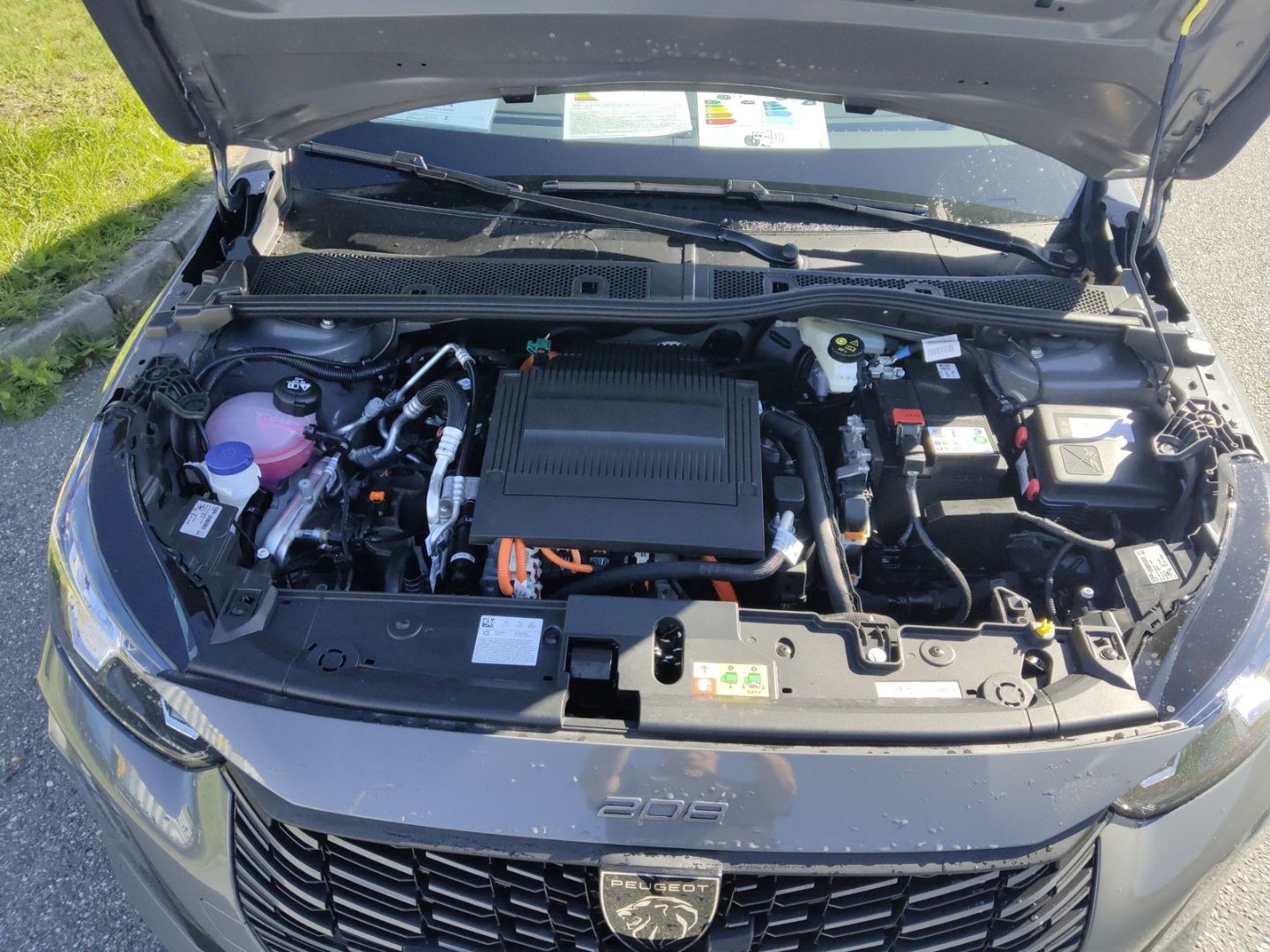 Peugeot e-208 - Bild 14