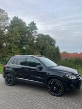 Volkswagen Tiguan 1.4 TSI BlueMotion Tech Sport & Style...