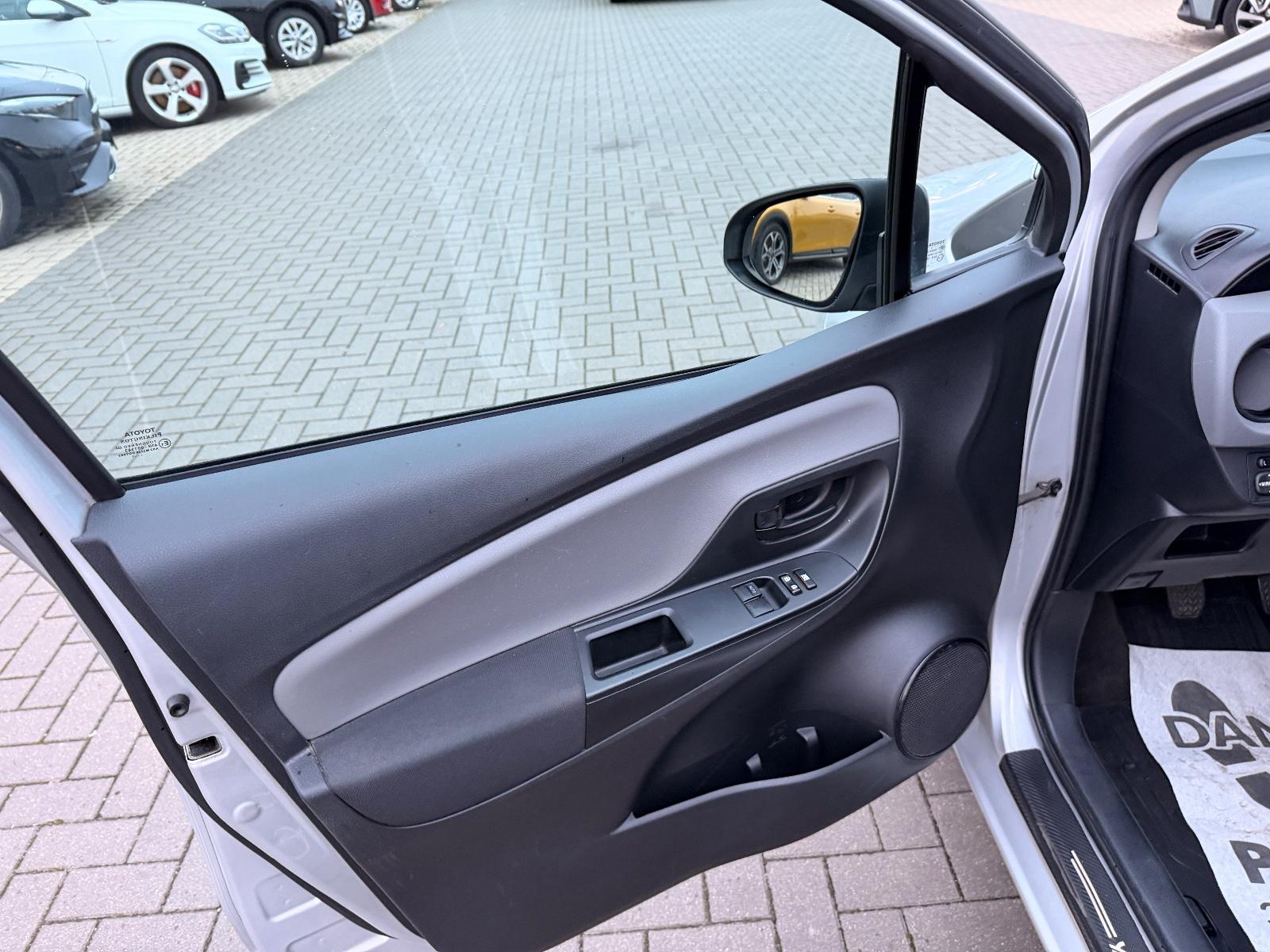 Toyota Yaris Basis