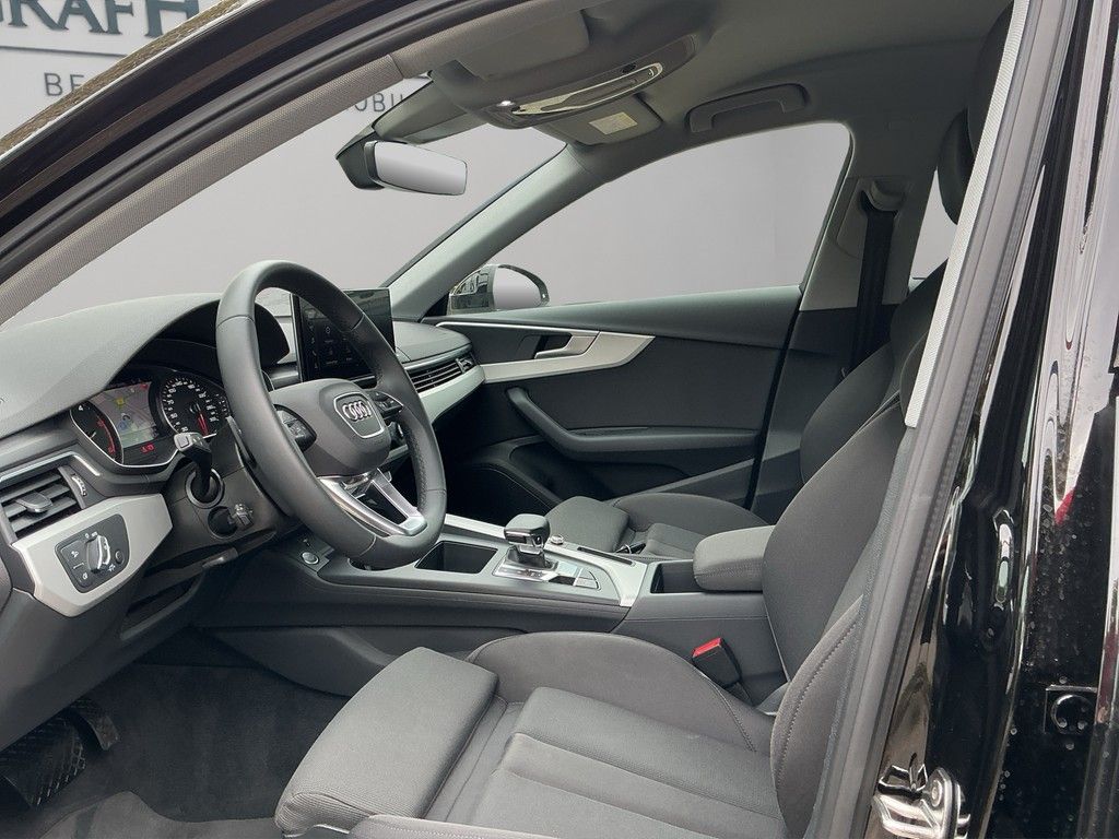 AUDI A4 2024