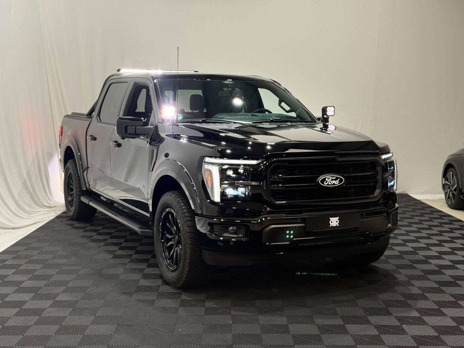 Fahrzeugabbildung Ford F-150 Lariat 5.0L V8  5,5" Black RTR Ed.