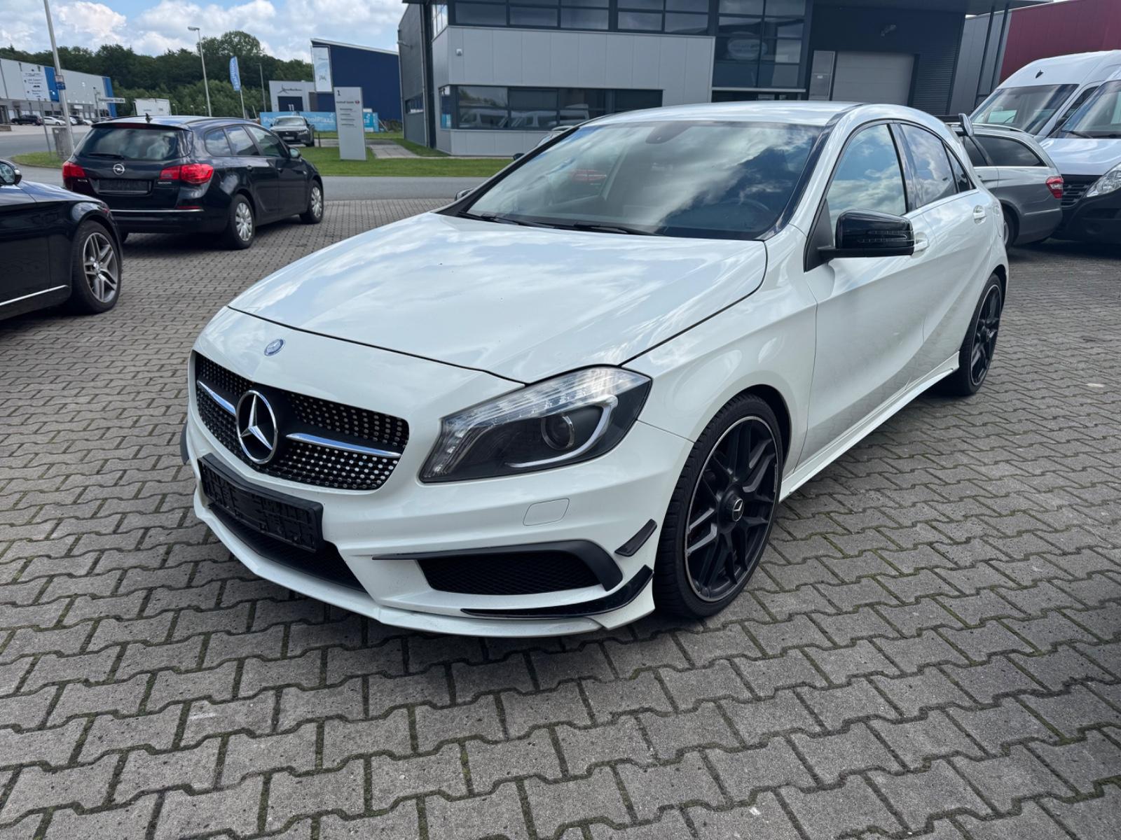 Mercedes-Benz A 180 Automatik AMG Paket Klima Navi xenon