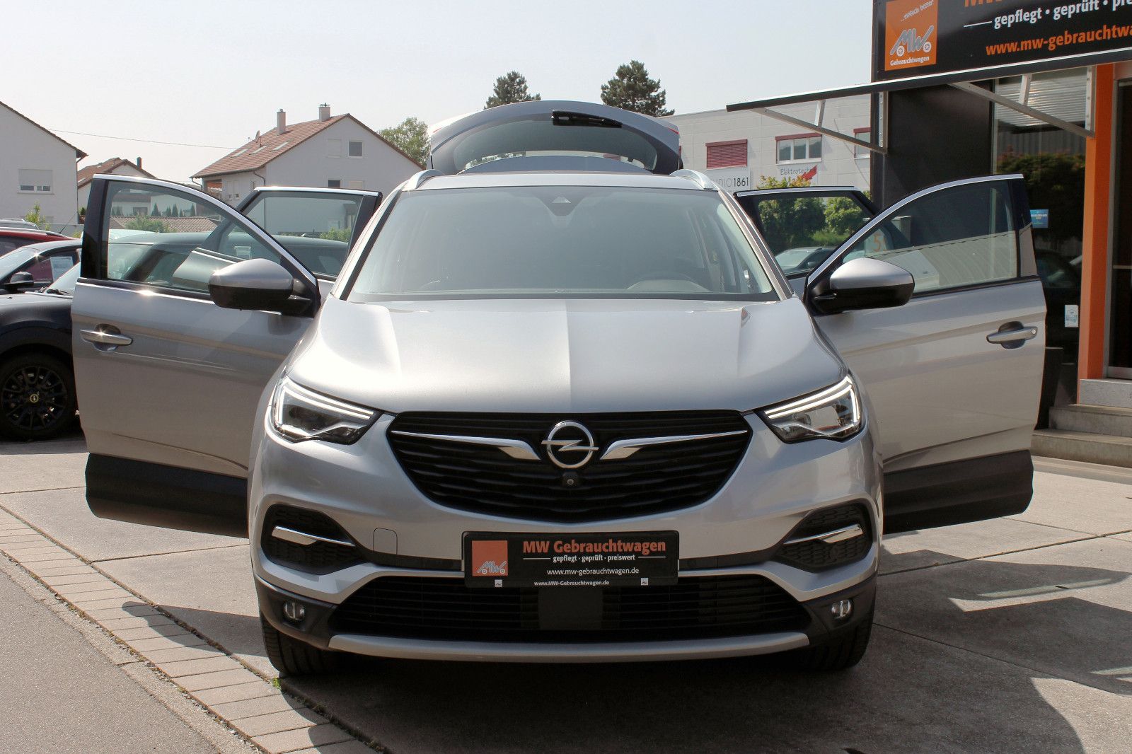Fahrzeugabbildung Opel Grandland (X) 1.2 Innovation LED AHK ACC KAM PDC