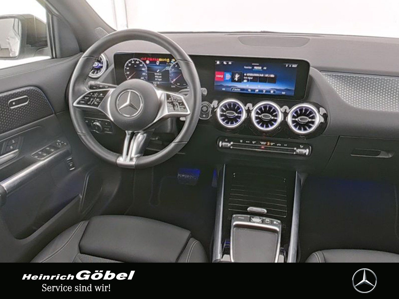 Fahrzeugabbildung Mercedes-Benz GLA 200 PROGRESSIVE+PANO+AHK+TOTWINKEL+NIGHT.P