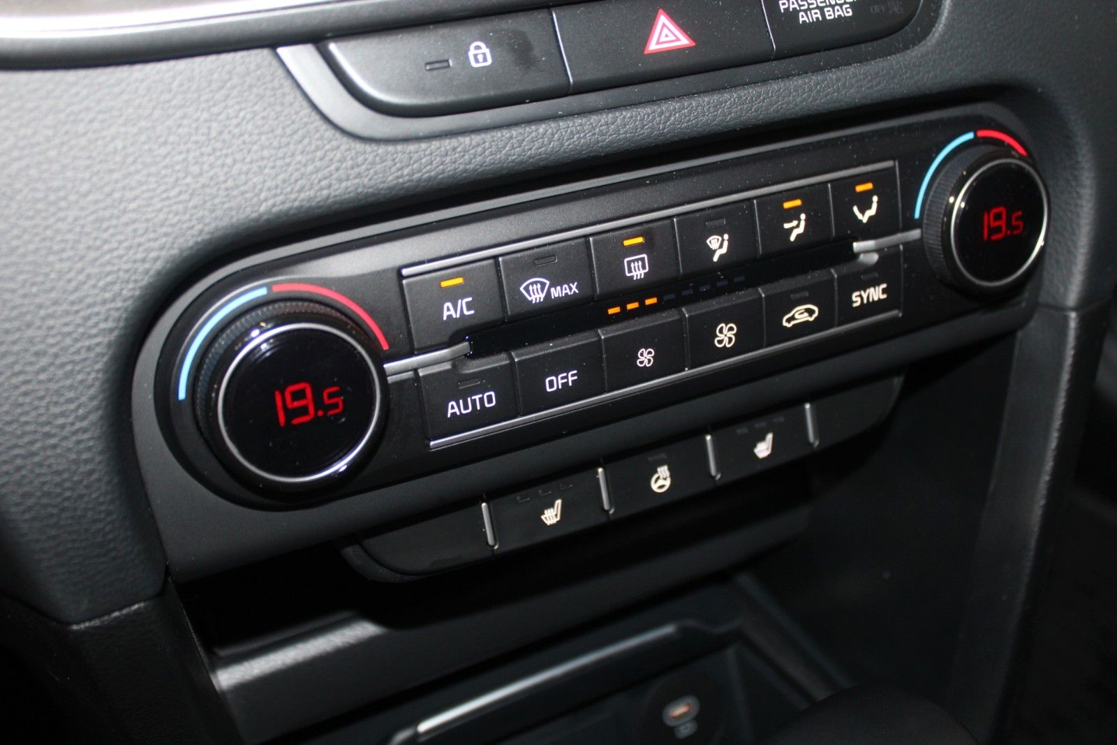 Fahrzeugabbildung Kia cee'd SW 1,5T Prestige Aut. SHZ LHZ ACC CAM uvm.