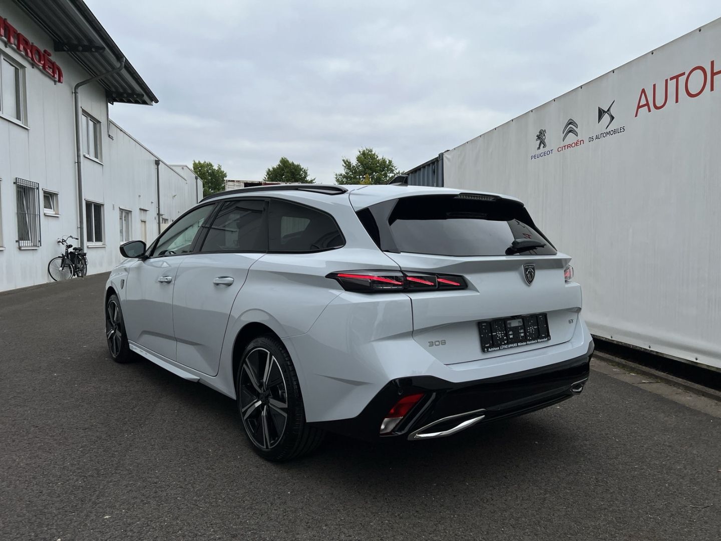 Fahrzeugabbildung Peugeot 308 1.2 SW GT PureTech 130 EAT8 Panorama Navi