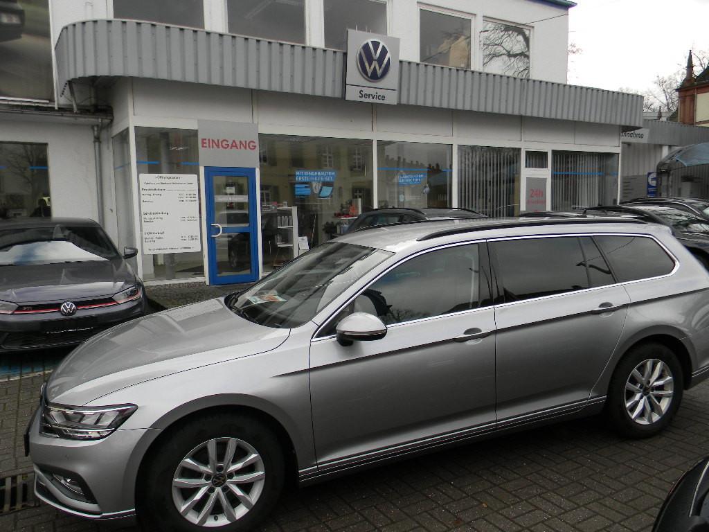 Volkswagen Passat Variant Business 1,5 TSI DSG AHK