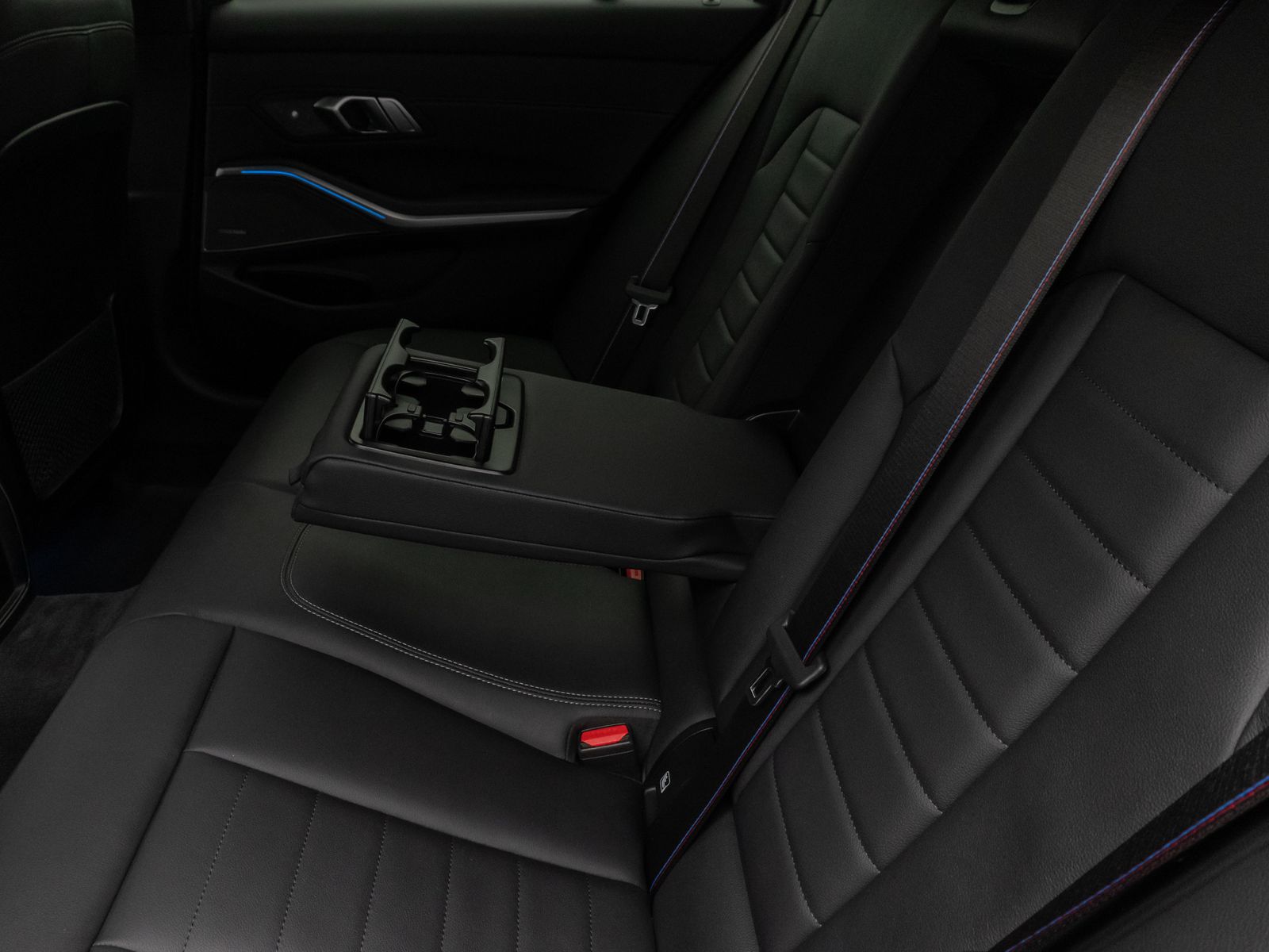 Fahrzeugabbildung BMW 330e xD M Sport Pro Kamera HUD DAB H/K Stop&Go