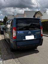 Citroën Jumpy mit Rampe für Rollstuhl und Trittstufe - blaue Citroën Jumpy