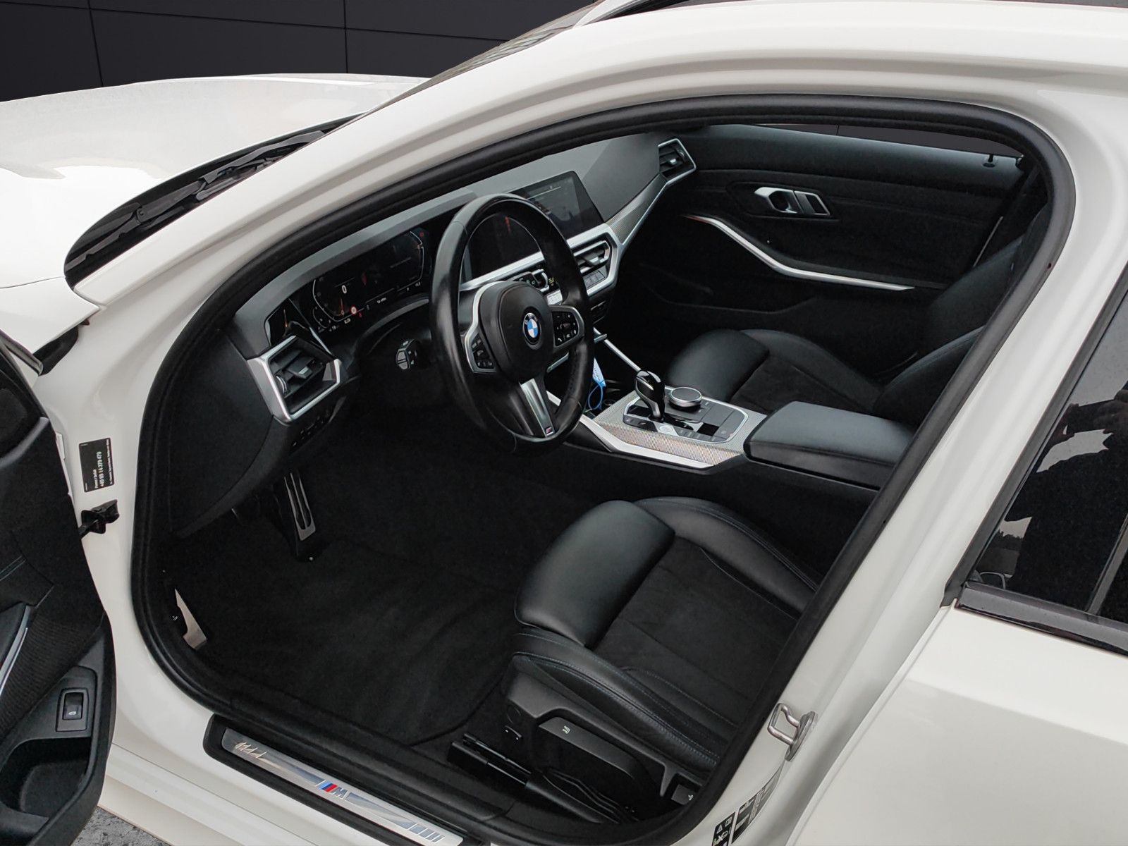 Fahrzeugabbildung BMW 330 d Touring xDrive M Sport/AHK/Hifi/Led/1.Hand