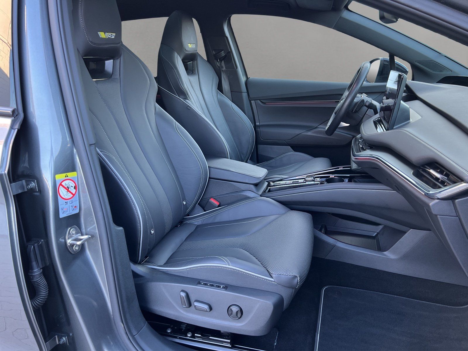 Fahrzeugabbildung SKODA Enyaq RS Suite/MAXX/PANO-DACH/AHK/HUD/DCC/ACC/