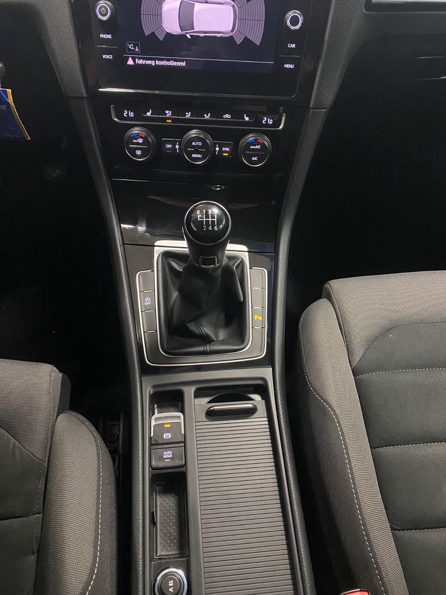 Fahrzeugabbildung Volkswagen Golf 7 1.4 TSI Highline+NAVI+ACC+ergoACTIVE+PDC+