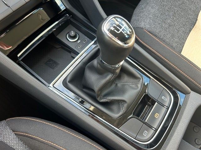 Fahrzeugabbildung SKODA Karoq 2.0TDI Clever LED+TEMPOMAT+AHK+NAVI+++