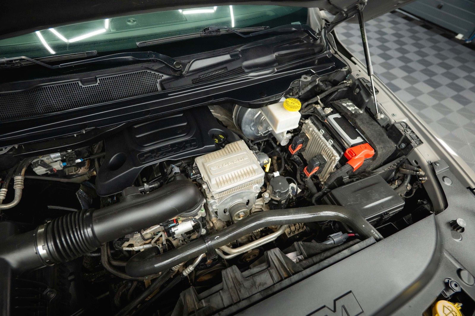 Fahrzeugabbildung Dodge RAM 5.7 V8 HEMI 4x4 OFFROAD Night PUNISHER 19%