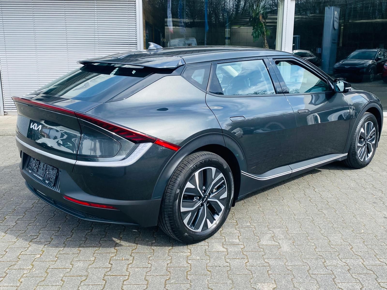 Fahrzeugabbildung Kia EV6 2WD LEDER+LED+ACC+KAMERA+SHZ+DAB+WP+19"+